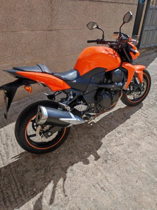 Kawasaki Z-750 Naranja y Negra