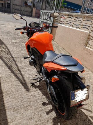 Kawasaki Z-750 Naranja y Negra