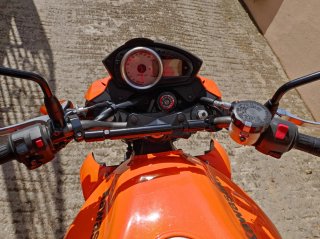 Kawasaki Z-750 Naranja y Negra