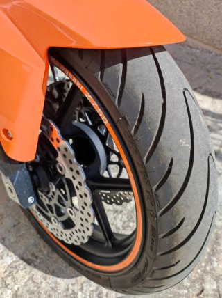Kawasaki Z-750 Naranja y Negra