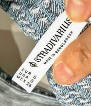 Top denim Stradivarius con pedrería