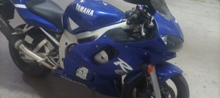 Yamaha R6 Azul
