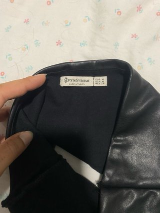 Top banda cuero sintético negro de Stradivarius