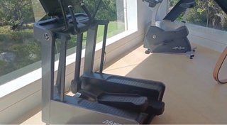 Banco de pesas y mancuernas gimnasio