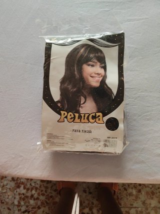 Peluca negra para fiesta