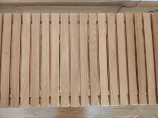 Banco de madera con balda