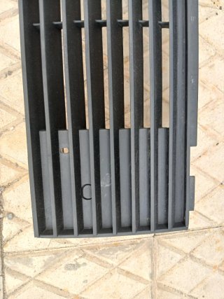 Rejilla frontal R9 del 85 fase 1