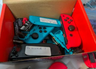 Lote Nintendo 2D y Joy-Con para reparar