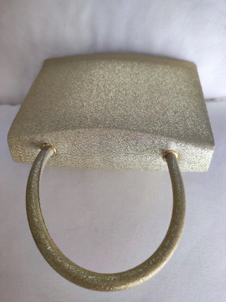 Bolso de fiesta dorado con asa