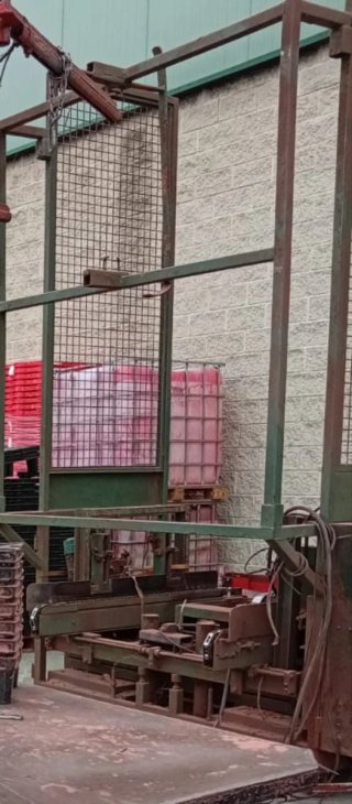 Máquina apiladora y volteadora de palets