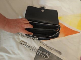 Bolso clutch negro con tachuelas