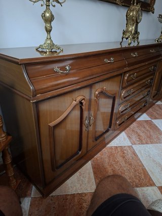 Cómoda de madera marrón