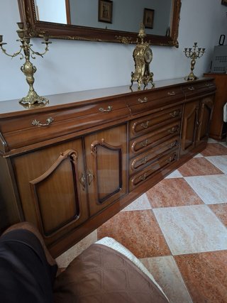 Cómoda de madera marrón