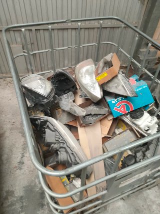 Lote de piezas de coche de almacén