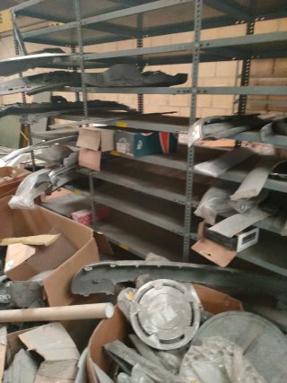 Lote de piezas de coche de almacén