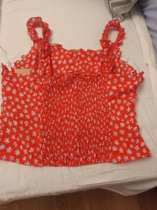 Camiseta muy bonita de tirantes flores color coral