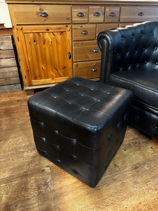 Sillón Chester de cuero negro