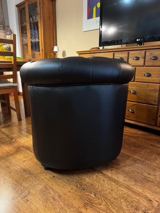 Sillón Chester de cuero negro