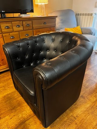 Sillón Chester de cuero negro