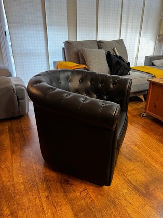 Sillón Chester de cuero negro