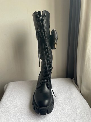 Botas altas negras con cordones