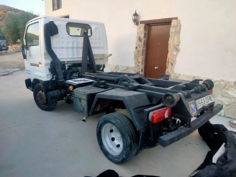 Nissan Cabstar 2003 multilift - foto 1