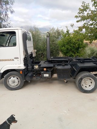 Nissan Cabstar 2003 multilift