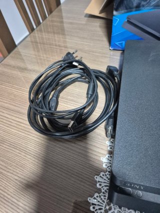 PS4 (PlayStation 4) 1TB + 3 Giochi