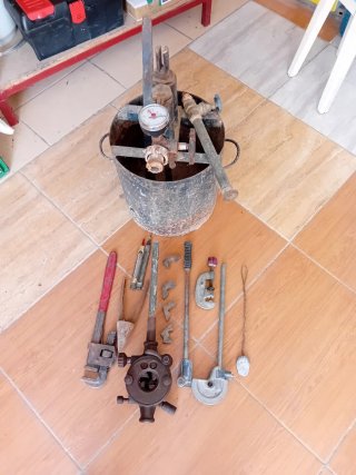 Herramientas de fontanería antiguas.