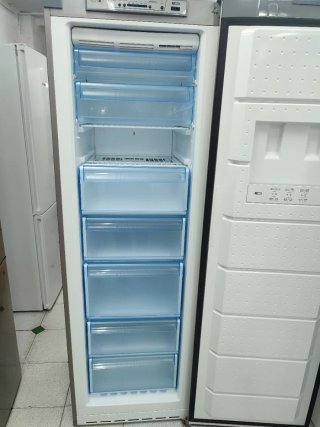 Congelador vertical marca Balay 185/60cm A+ envio
