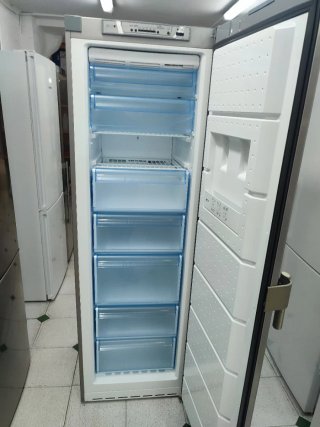 Congelador vertical marca Balay 185/60cm A+ envio