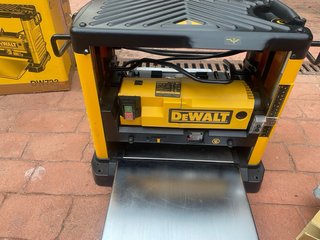 Cepilladora Dewalt DW733-QS