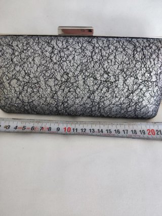 Bolso de fiesta plateado y negro