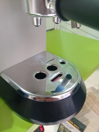 Cafetera DeLonghi Dedica EC685.W Blanca