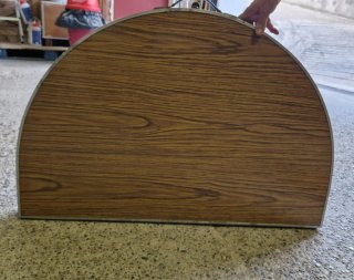 Mesa de camping plegable madera y metal.