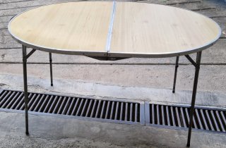 Mesa de camping plegable madera y metal.