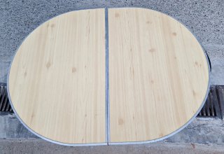 Mesa de camping plegable madera y metal.
