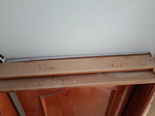 Puerta de madera con cristal