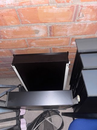 Mesa de oficina con cajones
