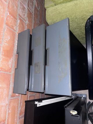 Mesa de oficina con cajones