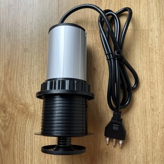 Regleta eléctrica retráctil de montaje empotrado