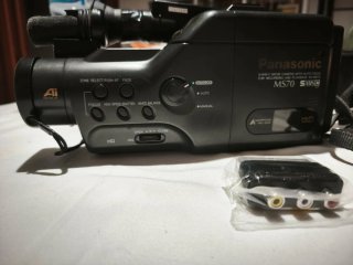 Cámara de vídeo Panasonic. Con mando y lapiz. Escu