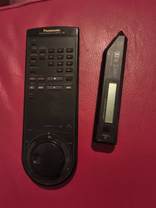 Cámara de vídeo Panasonic. Con mando y lapiz. Escu