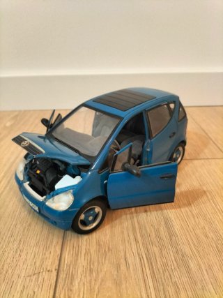 Mercedes Clase A 1/18 Maisto