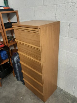 Cajonera de madera color miel