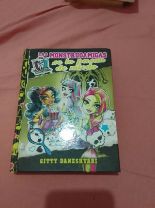 Libro Las Monstruoamigas se lo pasan de miedo