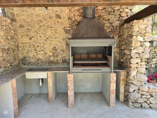 Barbacoa metálica para jardín