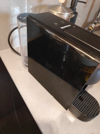 Cafetera Nespresso Essenza Mini Negra