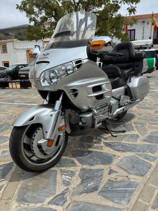 Honda touring plateada  30 Aniversario