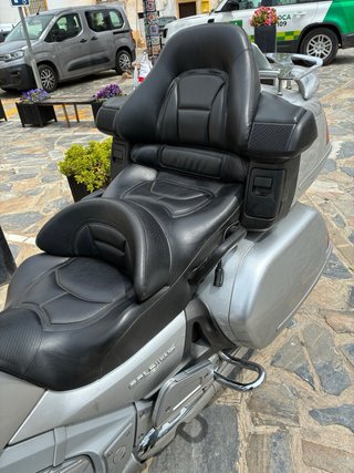 Honda touring plateada  30 Aniversario